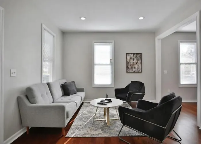 4 Bedrooms Modern Interior Spacious Columbus