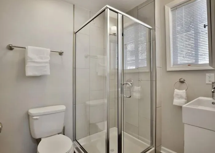 4 Bedrooms Modern Interior Spacious Сasa de vacaciones Columbus