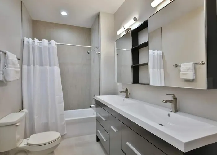 4 Bedrooms Modern Interior Spacious Сasa de vacaciones *
