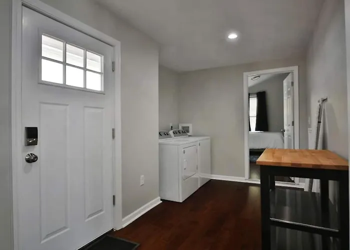 4 Bedrooms Modern Interior Spacious